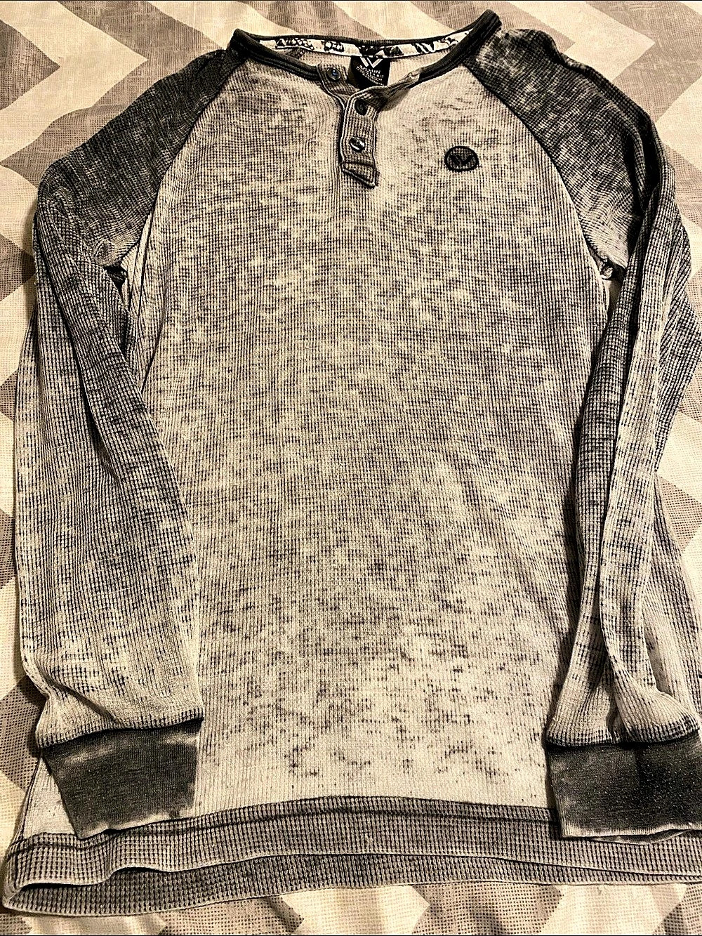 Shawn White boys Gray & Black Henley Size M/M